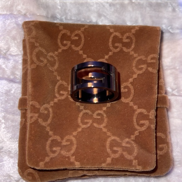 Gucci Preloved ring size 17 cm which is a USA size 6 - Picture 2 of 11